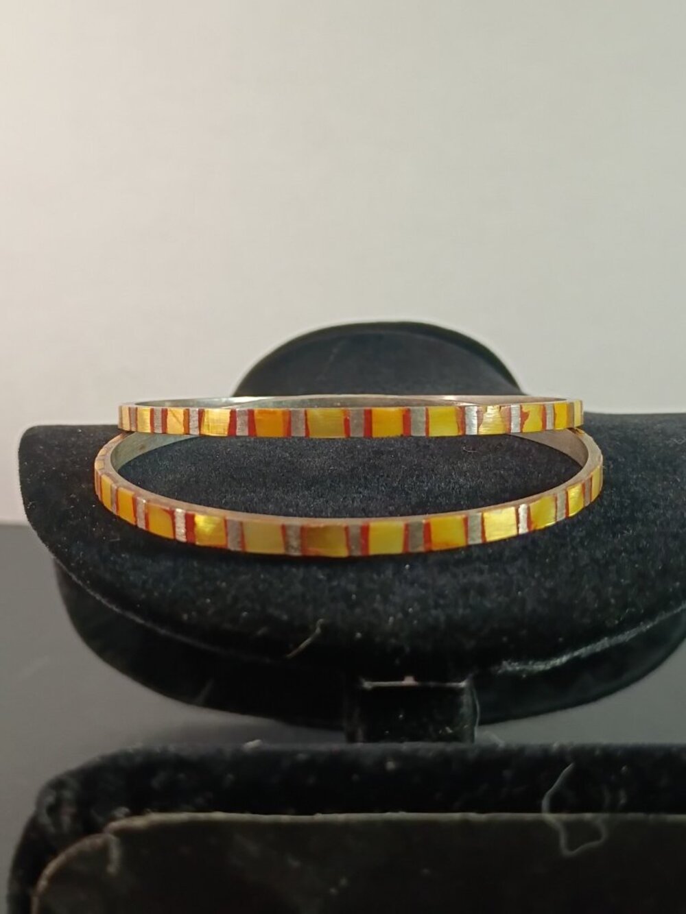 Continuous Round Bangle Bracelet Mother of Pearls Shell Inlay set of 2 Bracelets